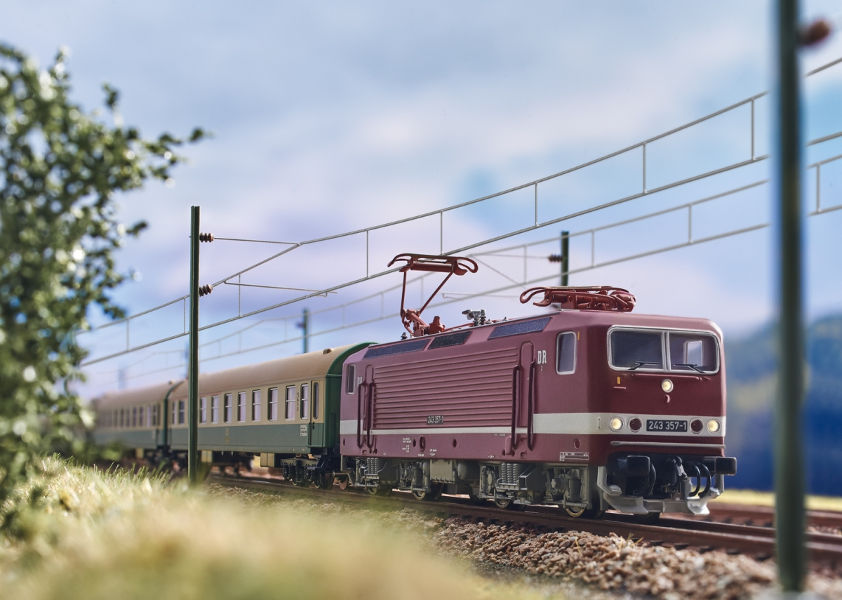 Trix 16433 Elektrolokomotive Baureihe 243 DR