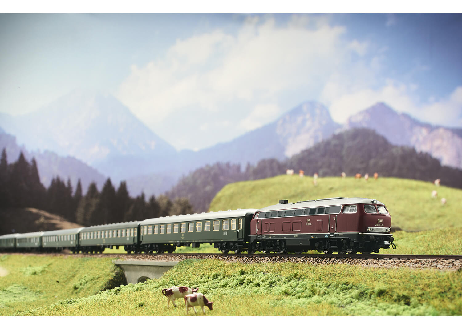 Minitrix 16210 Spur N Diesellokomotive Baureihe 210 der DB