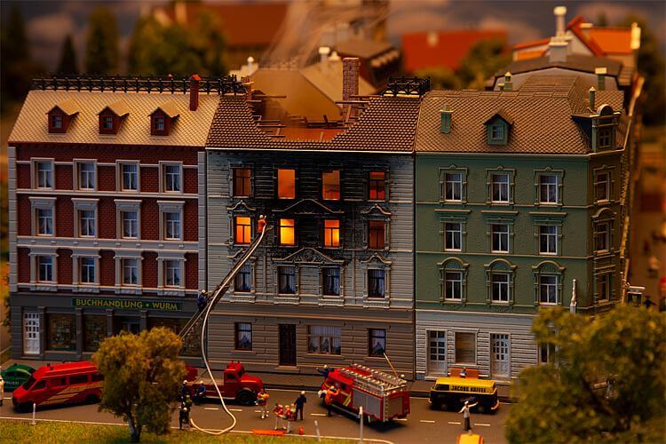 Faller 232326 Spur N Brennendes Wohnhaus