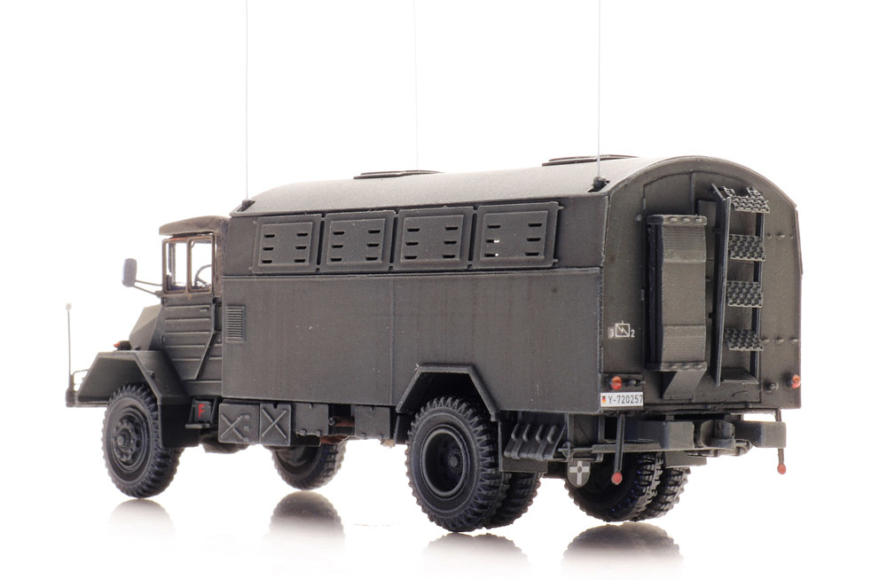 Artitec 6870417 MAN 630 L2 A met Fernmelde Kofferaufbau Bundeswehr