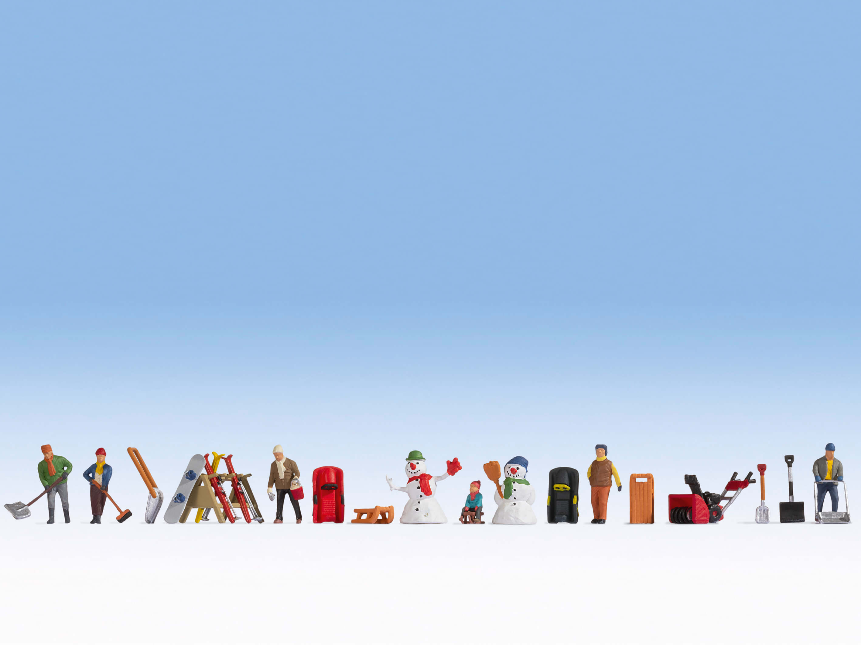 NOCH 16220 H0 Wintertag Figuren mit Schlitten, Ski und Schneemann