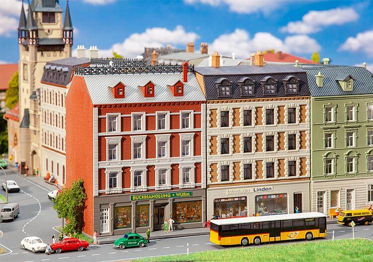 Faller 232389 Spur N 2 sanierte Stadthäuser mit Ladengeschäften