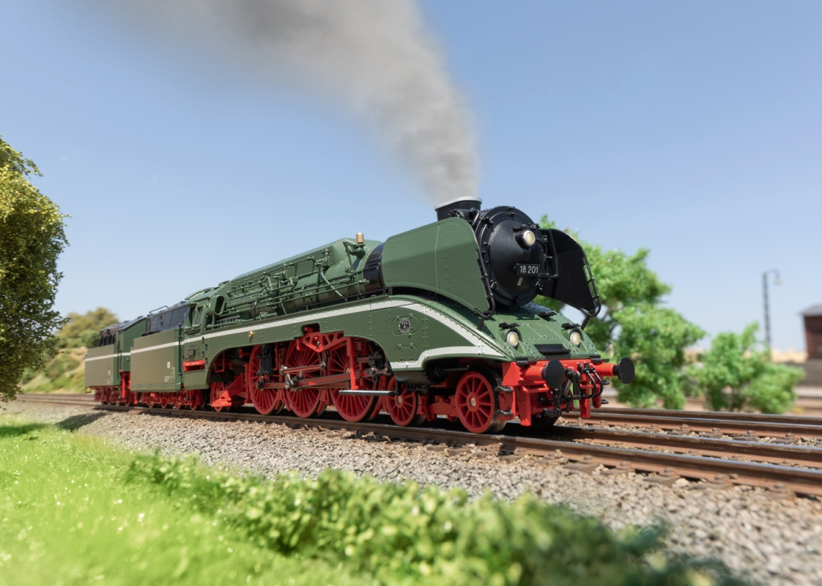 Trix 25020 Dampflokomotive 18 201 der DR DDR