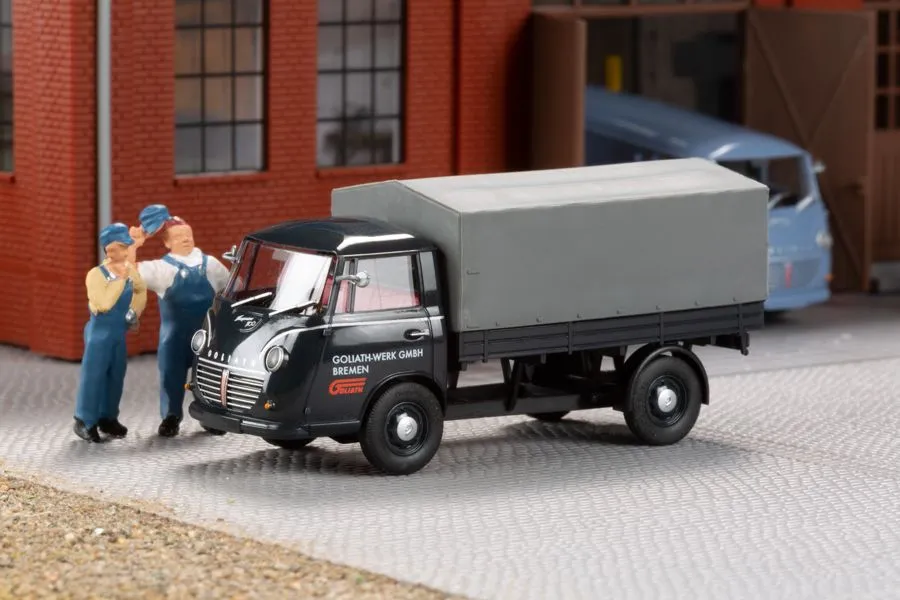 Auhagen 66027 MC Goliath Expr. 1100 Pritschenwagen mit Plane Edition Goliath Werk