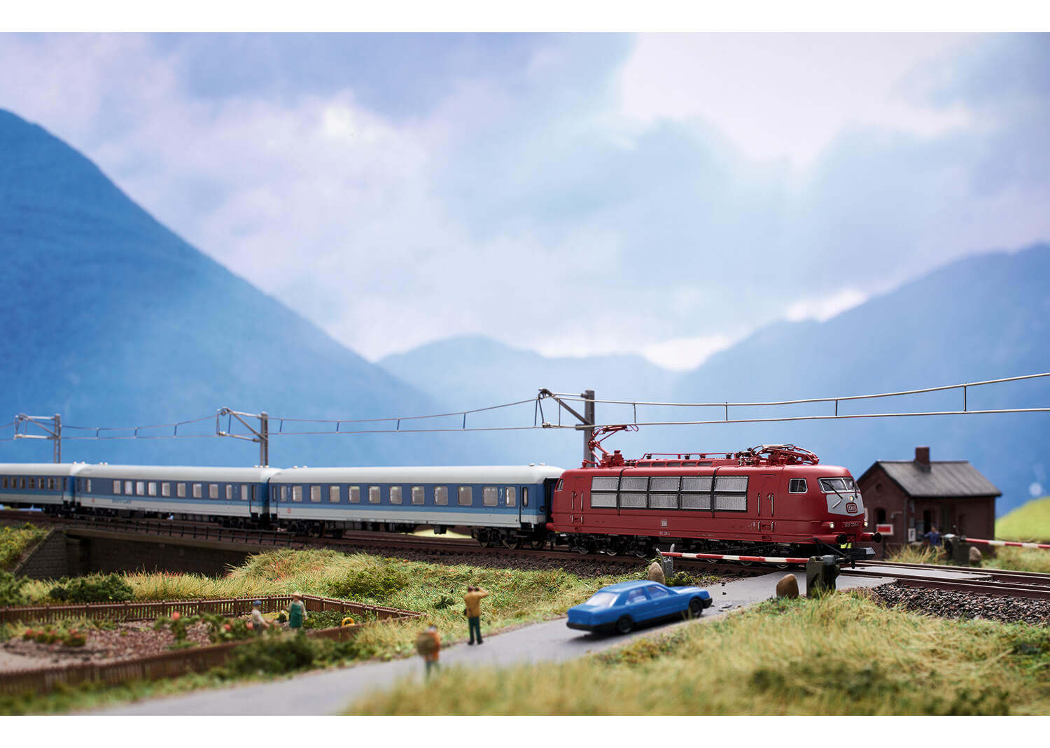 Minitrix 16344 Elektrolokomotive Baureihe 103 Orientrot