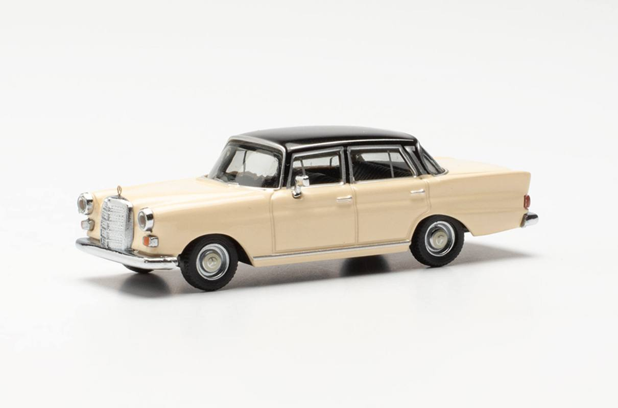 Herpa 420457-003 Mercedes-Benz 200 Heckflosse creme