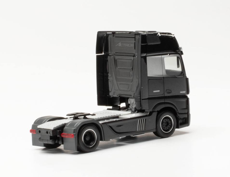 Herpa 315852-002 Mercedes-Benz Actros Gigaspace Zugmaschine Edition 3 schwarz