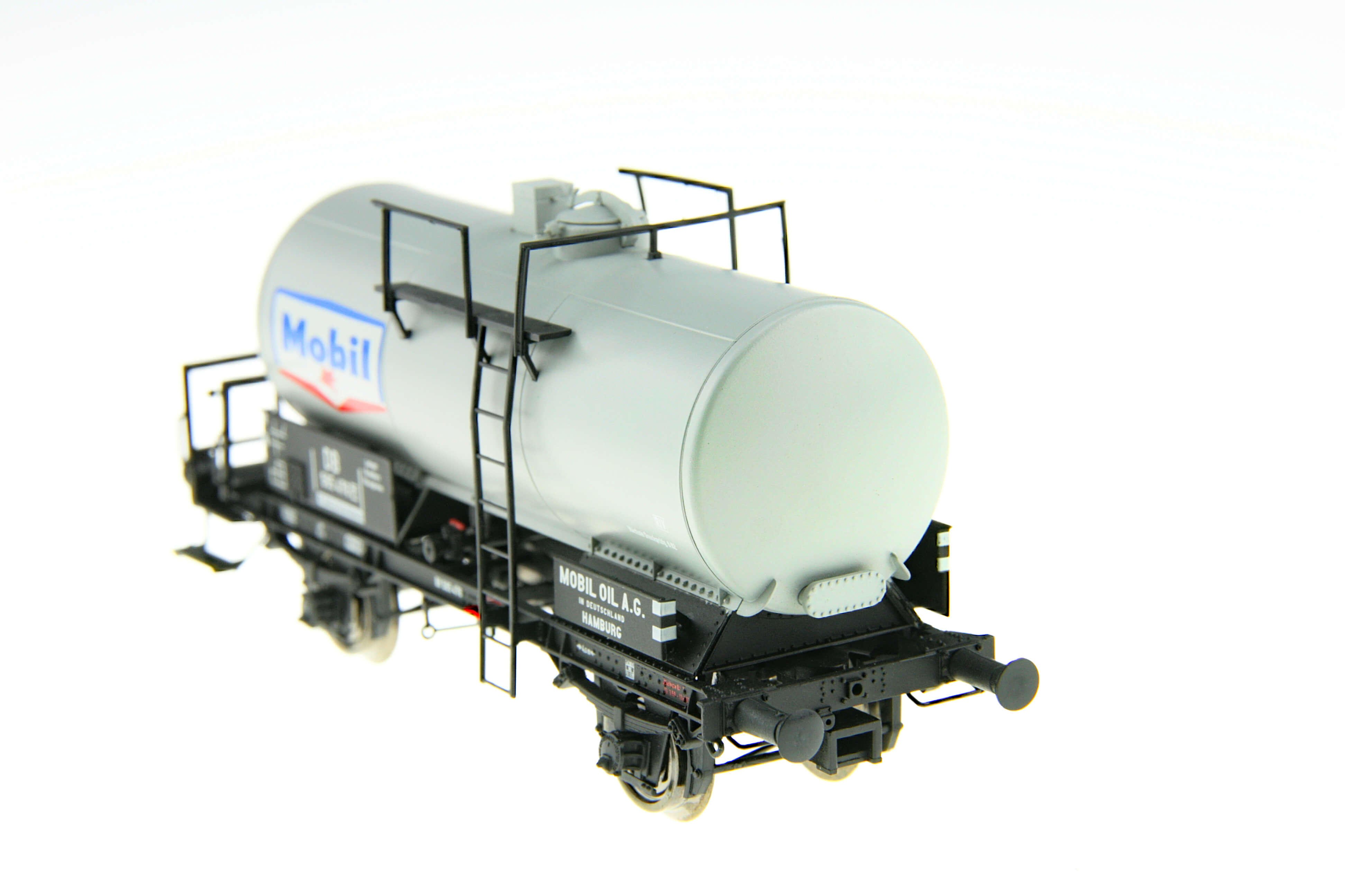 BRAWA 48863 2-achsiger Kesselwagen "Mobil" der DB