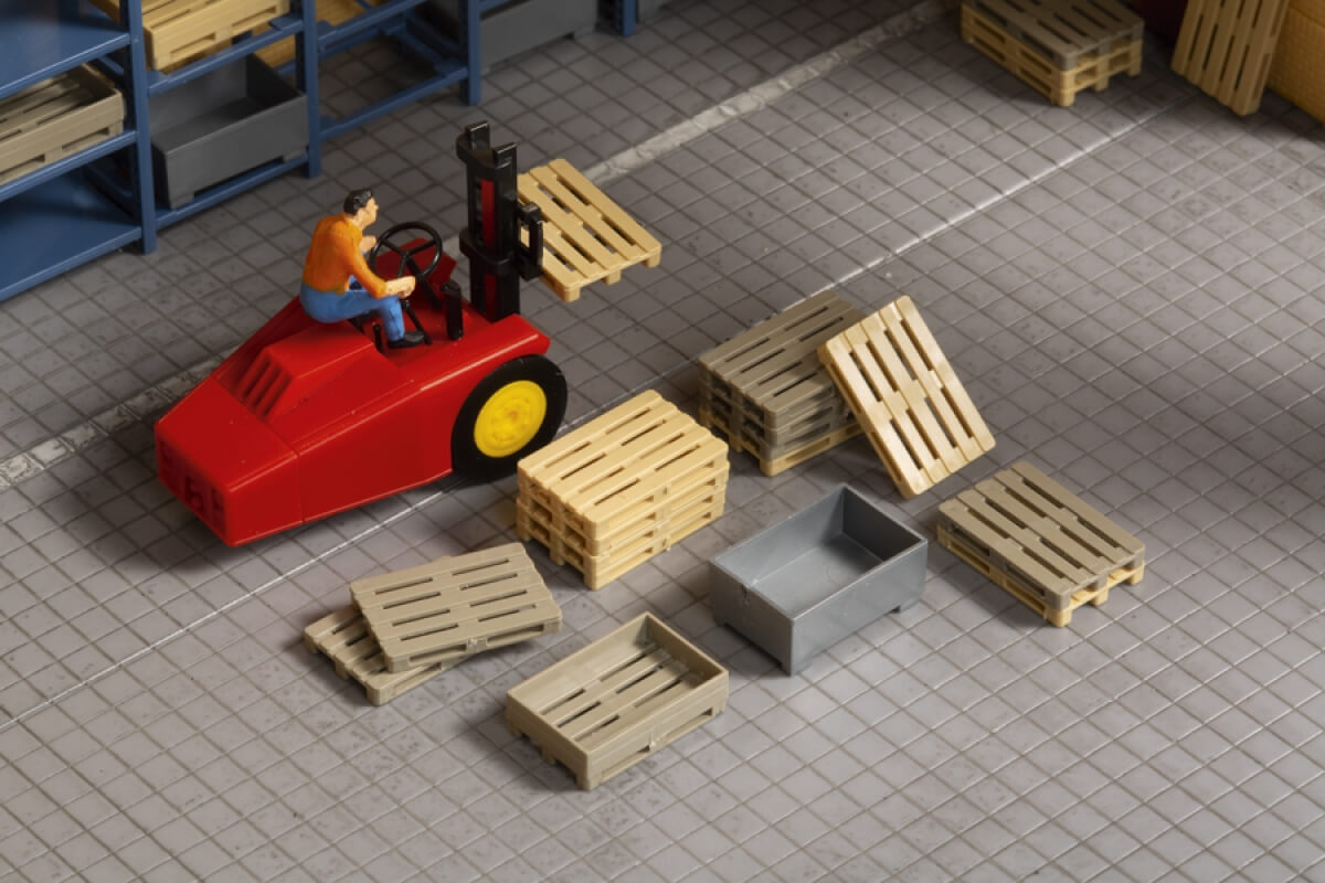 Auhagen 41660 H0 Schwerlastregal und Paletten