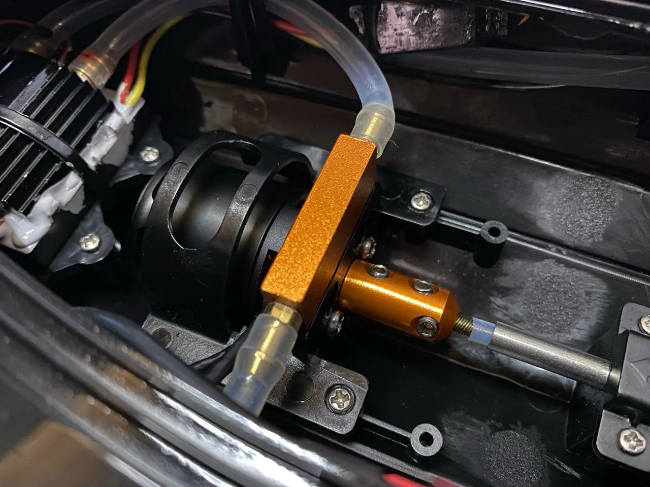 df Models 3630 AVANTI BL V2 Racing Boot brushless RTR