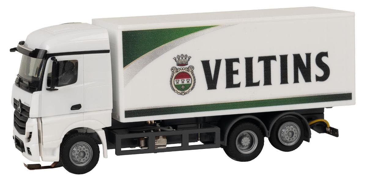 Faller 161439 LKW MB Actros Streamspace Kofferaufbau Veltins Gettränke HERPA