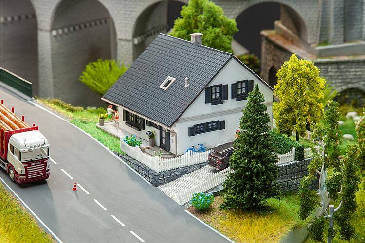 FALLER 130640 H0 Saniertes Einfamilienhaus