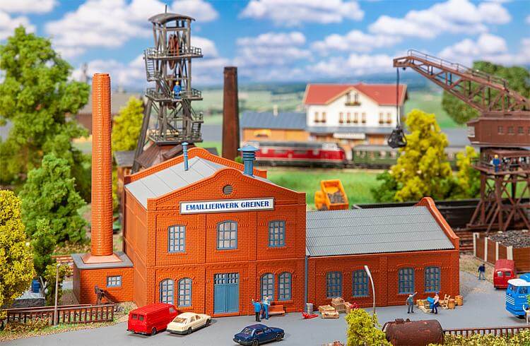 Faller 222219 Spur N Fabrik mit Backsteinfassade