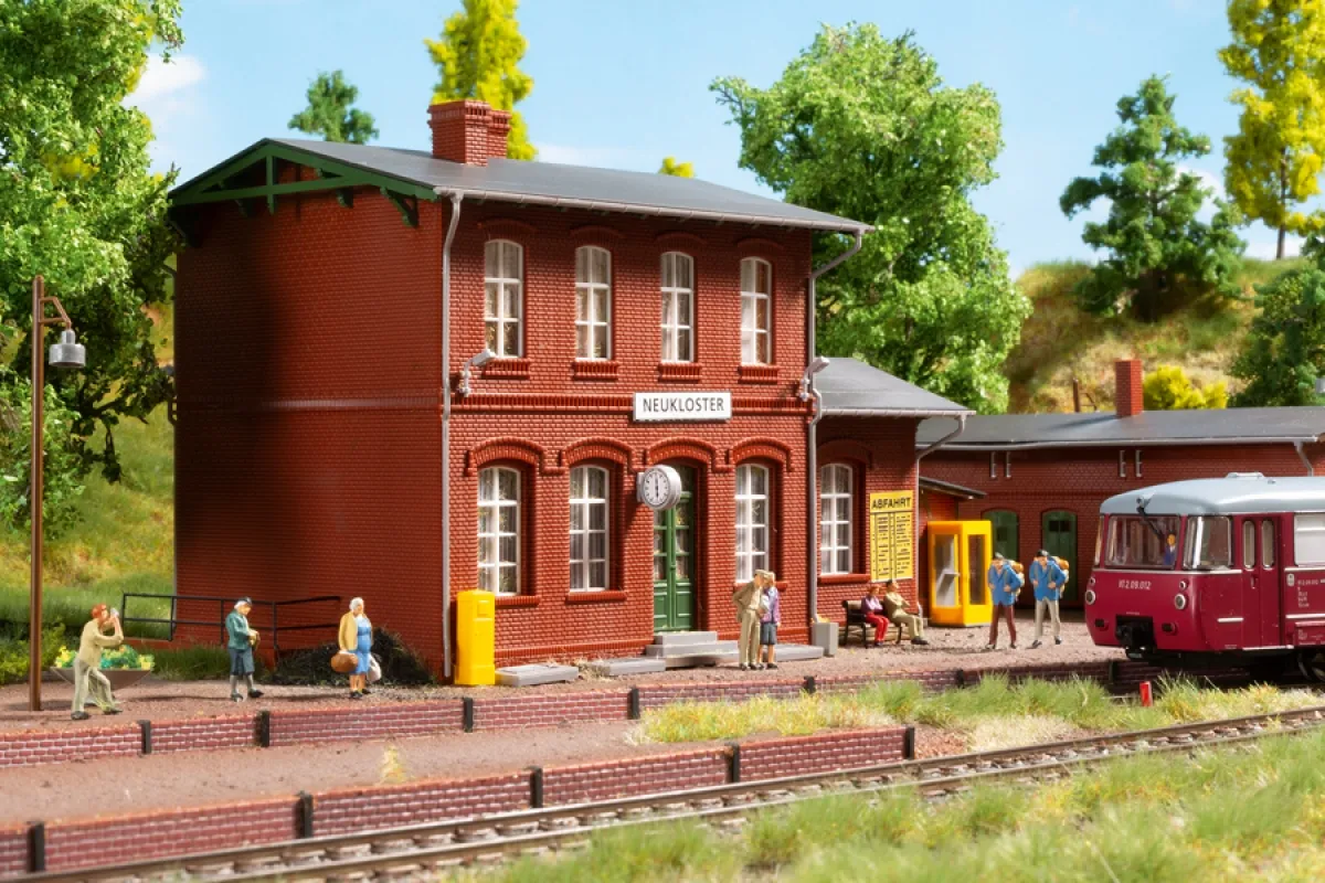Auhagen 15106 Bahnhof Neukloster Set