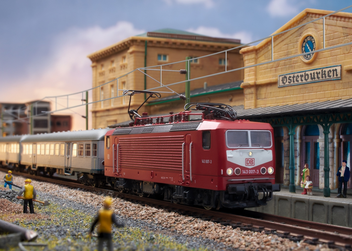 Trix 16431 Elektrolokomotive Baureihe 143 DB AG