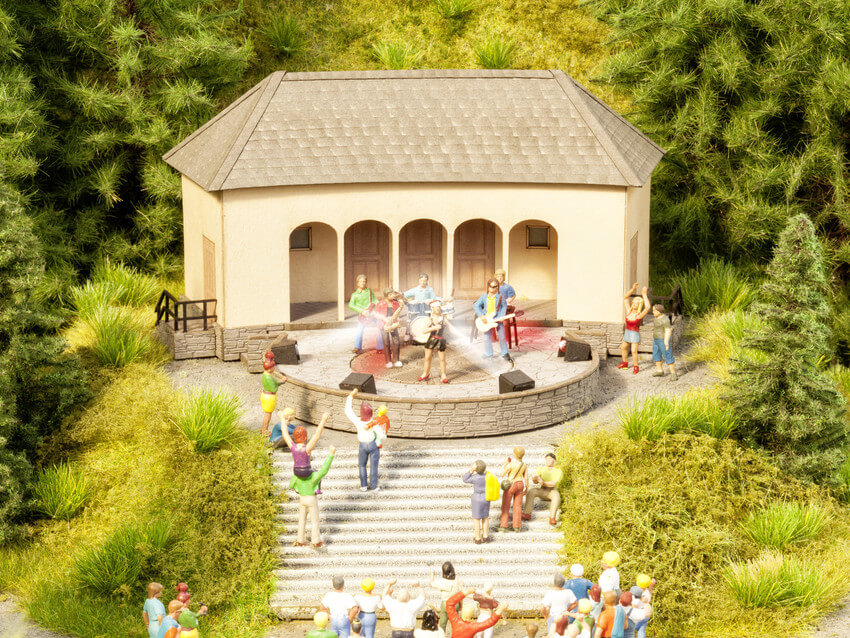 NOCH 66825 Freilichtbühne mit micro-sound Rock-Band und LED-Light-Show
