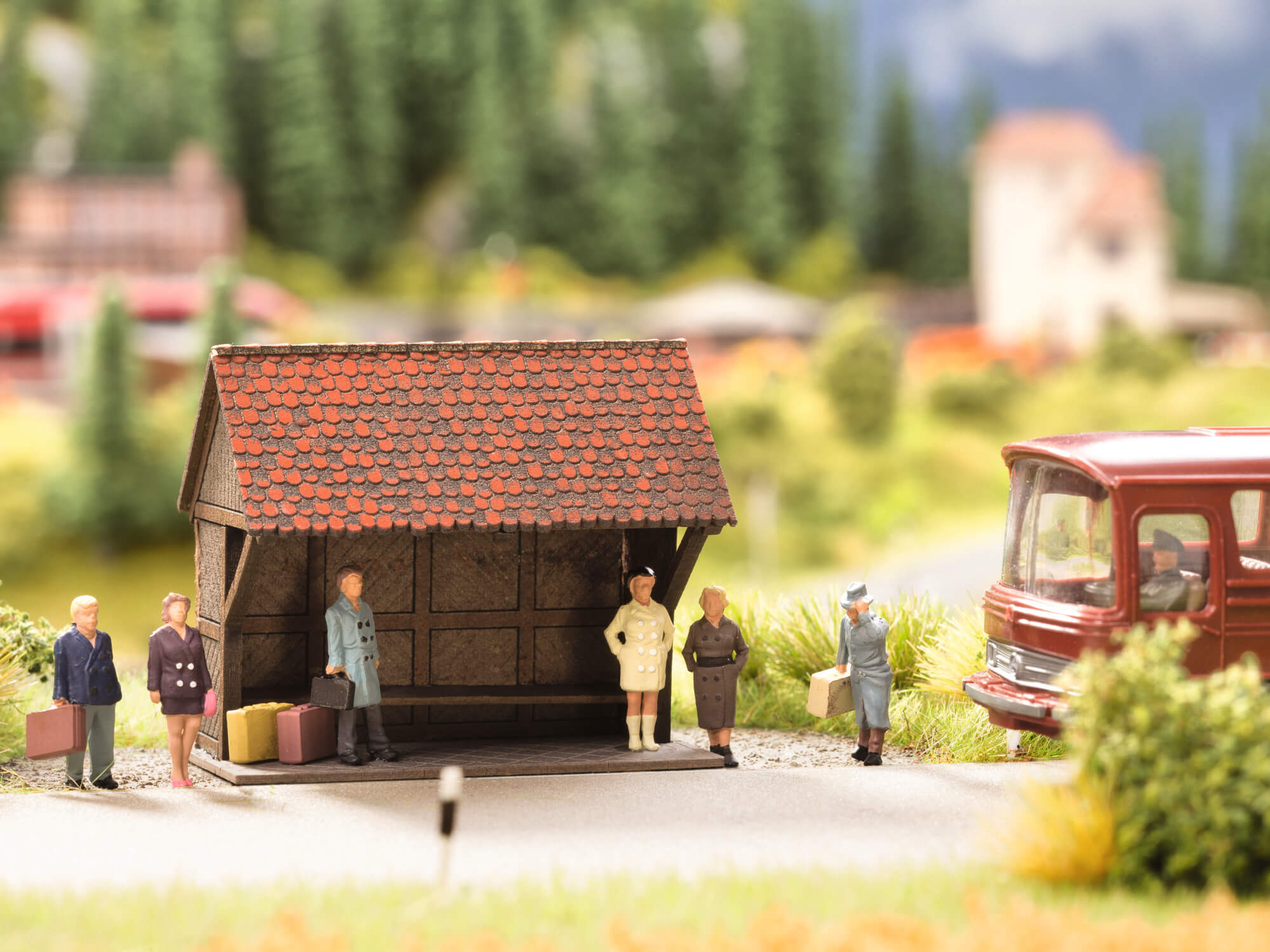 NOCH 12015 An der Bushaltestelle