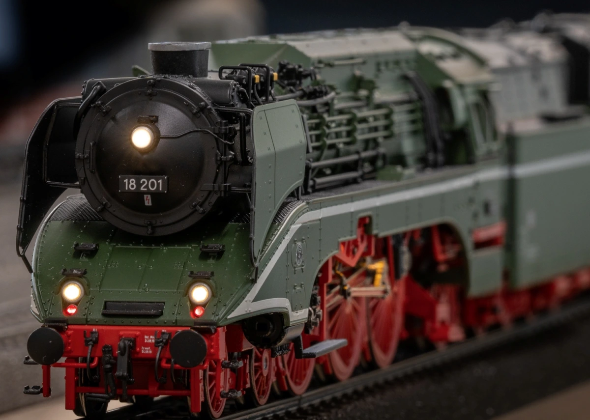 Märklin 38201 Dampflokomotive 18 201 DR DDR