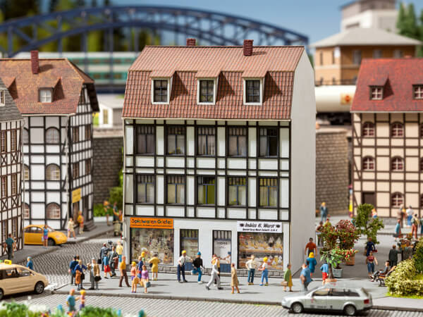 NOCH 66502 Altstadthaus Spielwarengeschäft und Imbiss