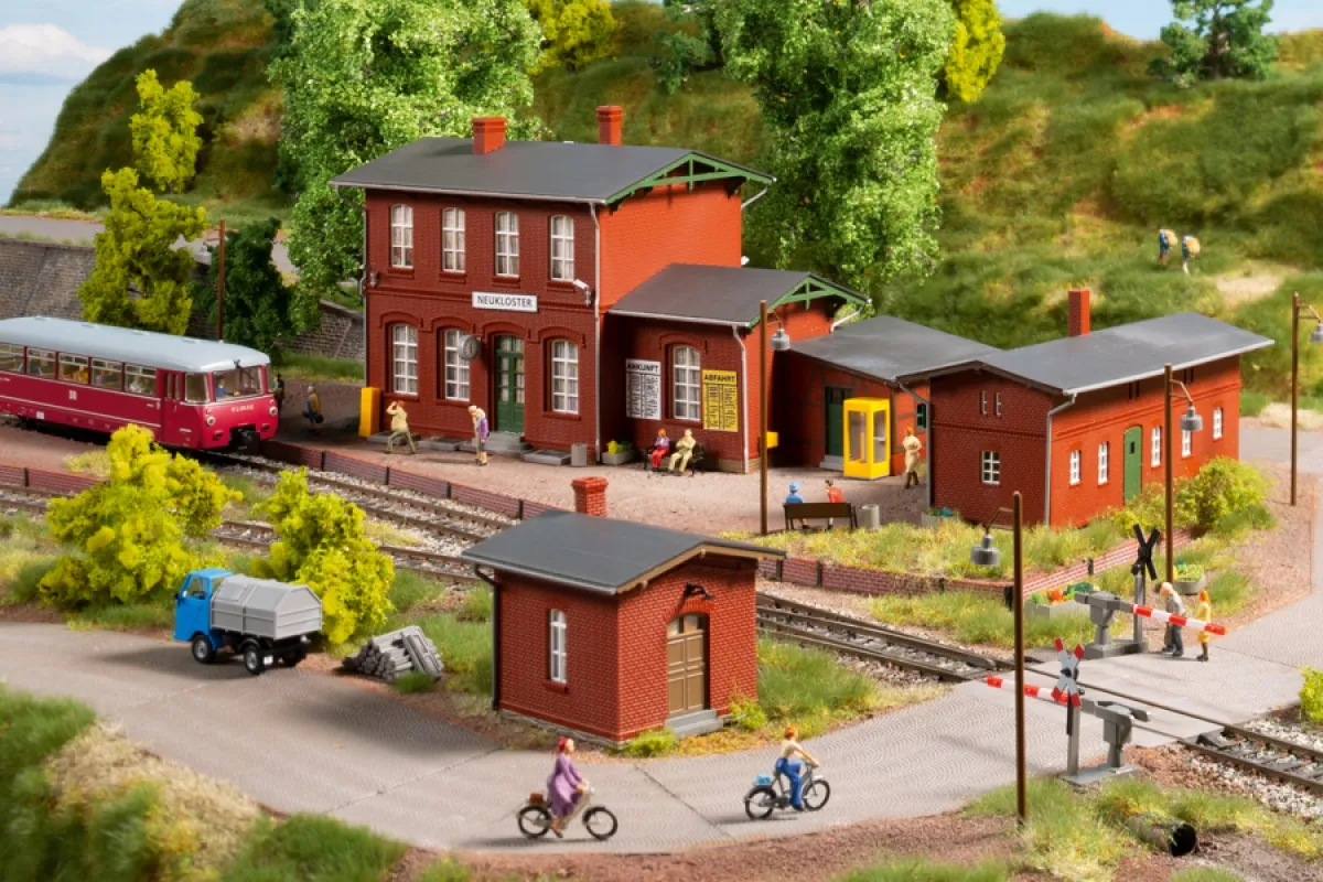 Auhagen 15106 Bahnhof Neukloster Set