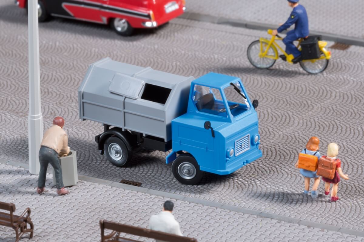 Auhagen 41645 H0 Multicar M22 mit Abfallsammelbehälter