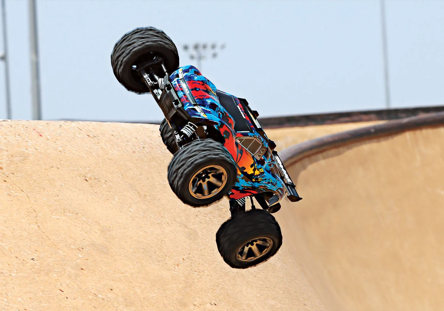 TRAXXAS® 67076-4RED Rustler 4x4 VXL rot/gelb RTR 