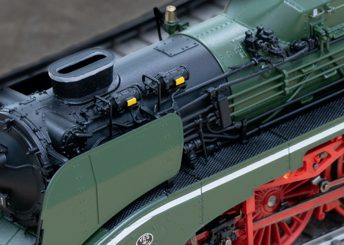 Märklin 38201 Dampflokomotive 18 201 DR DDR