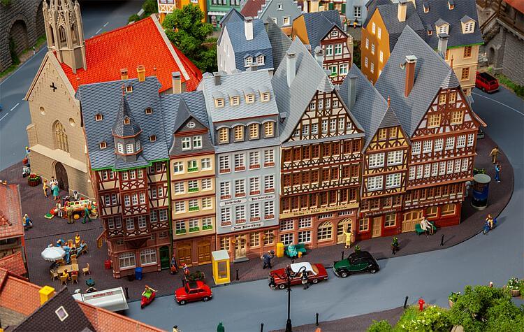 Faller 190077 Aktions-Set Stadthäuser Römerberg-Ostzeile