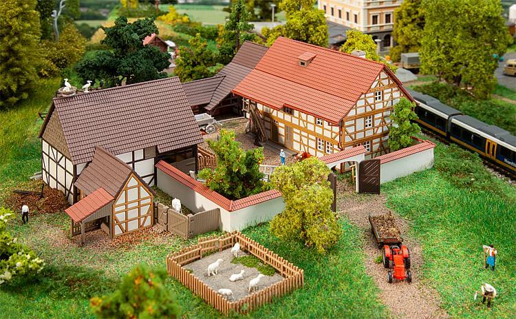 Faller N 232198 Dreiseit-Hof Fachwerkbauweise