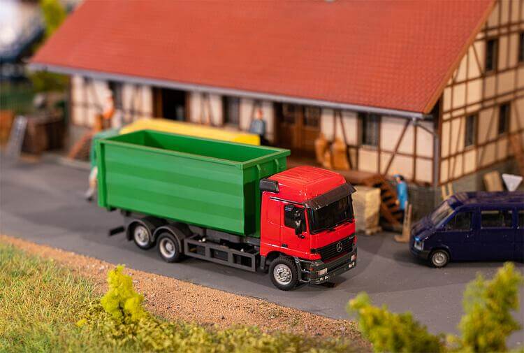 Faller 161493 LKW MB Actros LH'96 Abrollcontainer HERPA