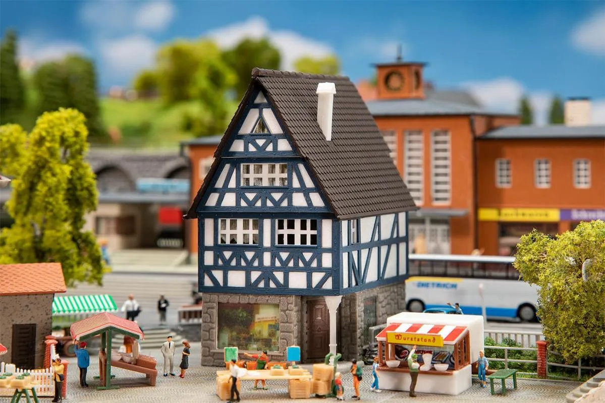 FALLER 232157 Fachwerkhaus mit Apotheke 