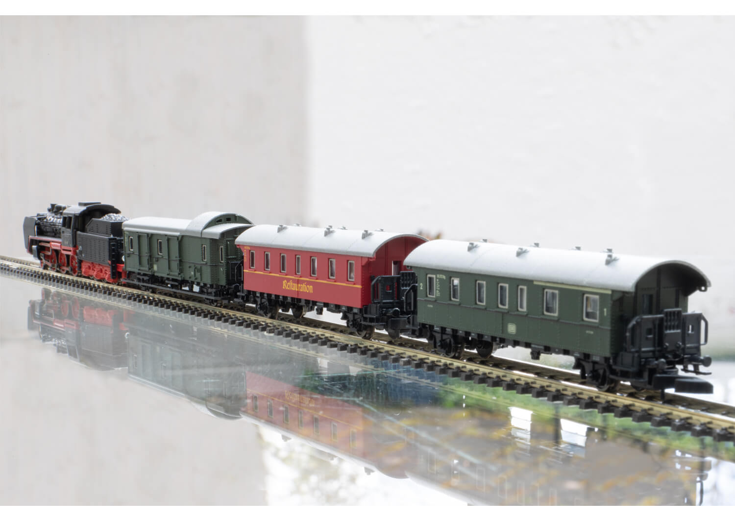 Märklin mini-club Spur Z 81874 Startpackung Museumspersonenzug mit Dampflok BR 24